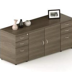 Credenza con Pedestales y Puertas Abatibles Techno